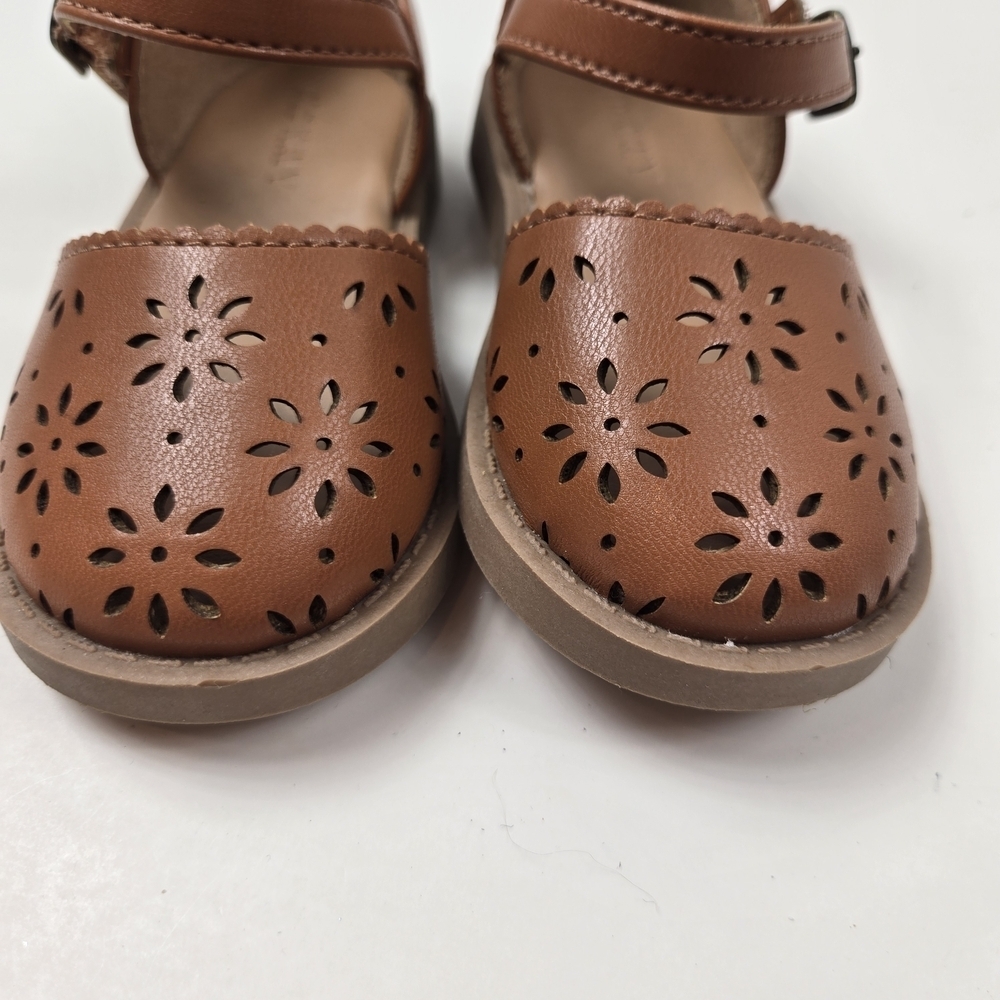 Old Navy Neurtal Brown Kids Shoes with Floral Cutouts Size 11 Minimalist - Picture 4 of 6